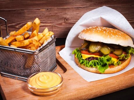 Бургер меню с курицей и картошкой фри